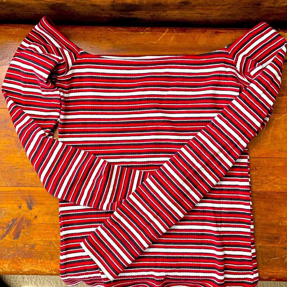 Black, white & red off the shoulder long sleeve shirt from Hollister